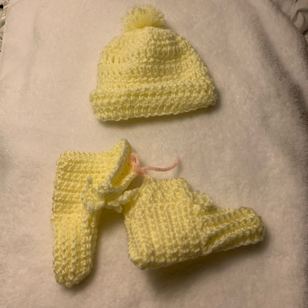 Knitted Newborn Booties & Hat New